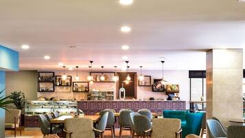 Frokostbuffé hver dag (EUR 13 per person)