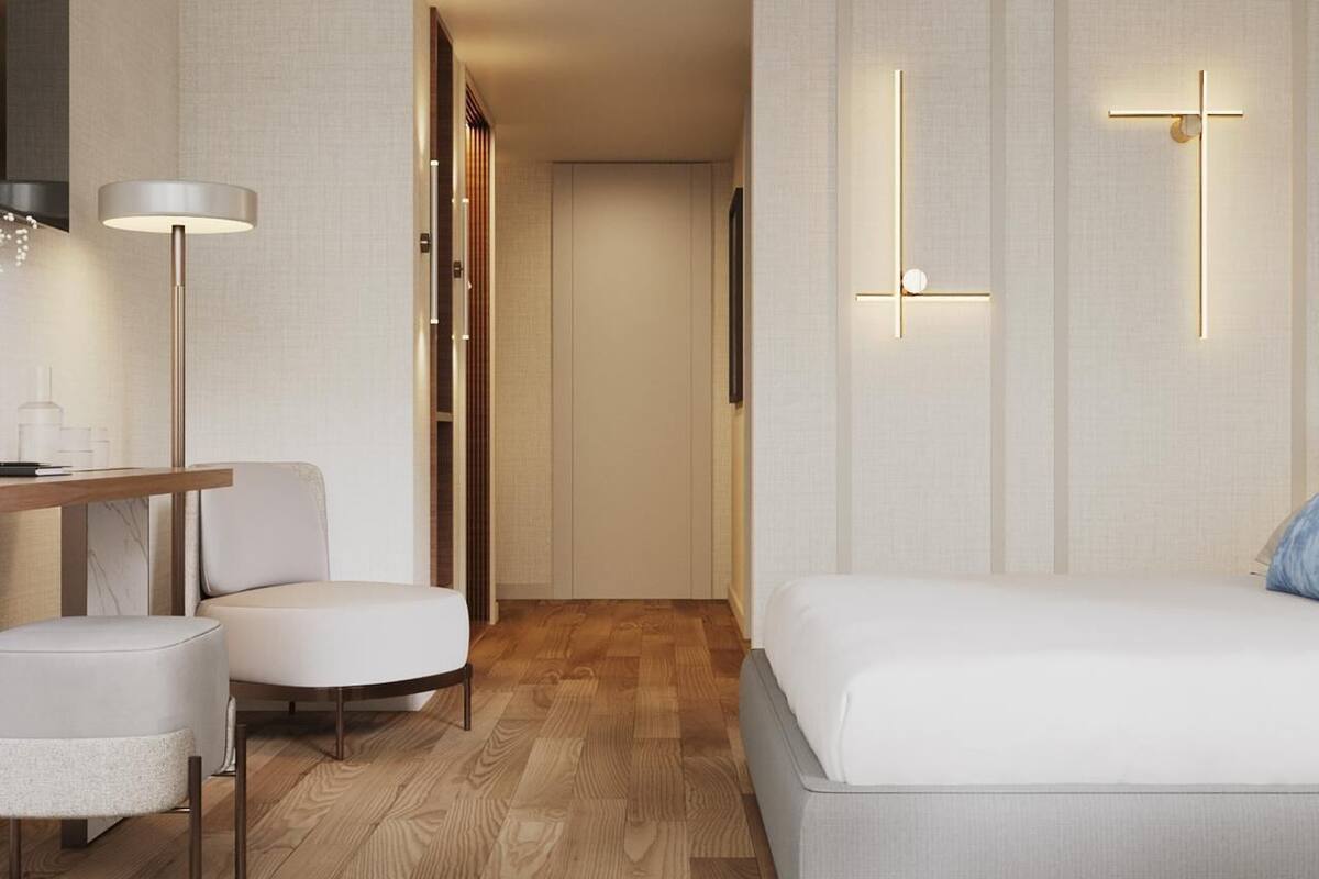 Minibar, caja de seguridad en la habitación y escritorio