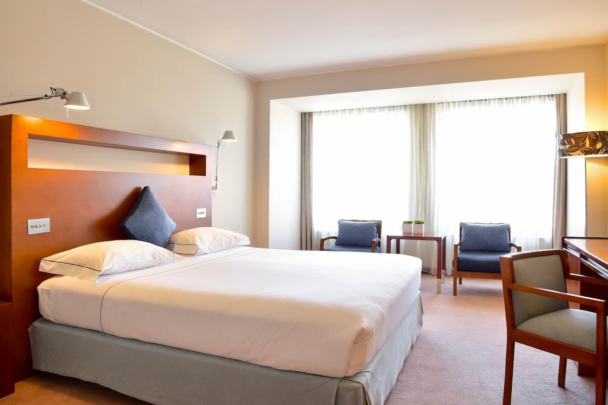 Superior Triple Room | Minibar, in-room safe, desk, soundproofing