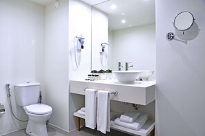 淋浴/浴缸二合一、全浸式浴缸、淋浴花灑、環保盥洗用品
