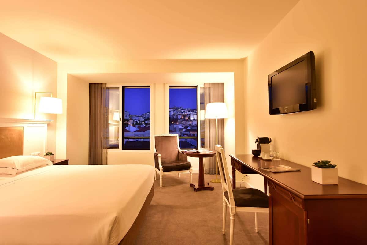 Minibar, in-room safe, desk, soundproofing