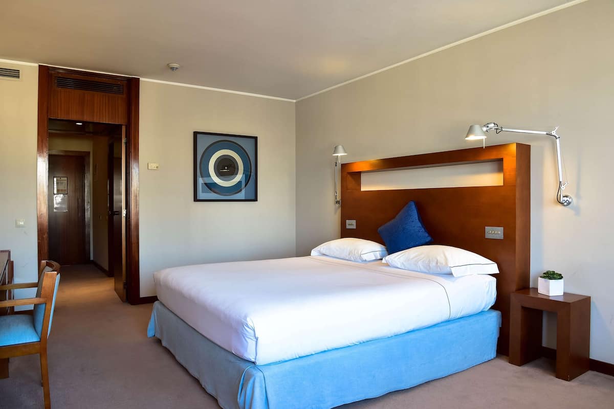 Minibar, in-room safe, desk, soundproofing