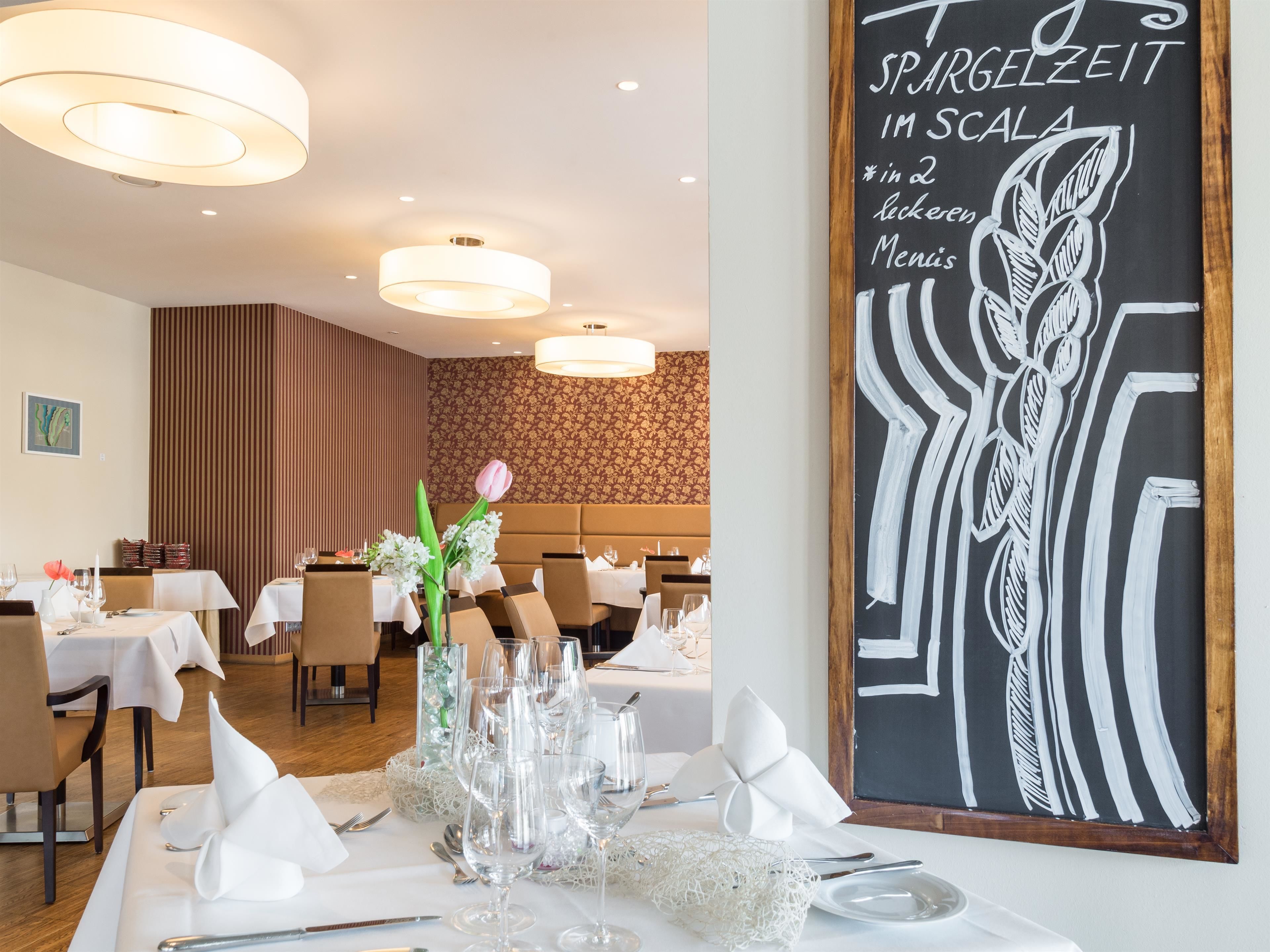 2 restaurants, breakfast, dinner, brunch served; local cuisine