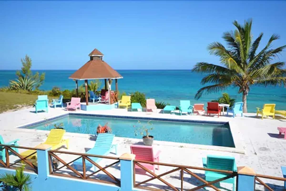 Deluxe Room | Outdoor pool