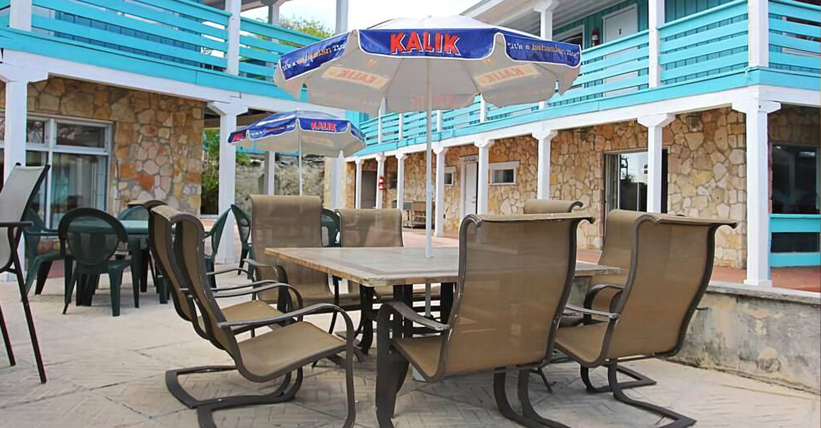 Two Turtles Inn Bar