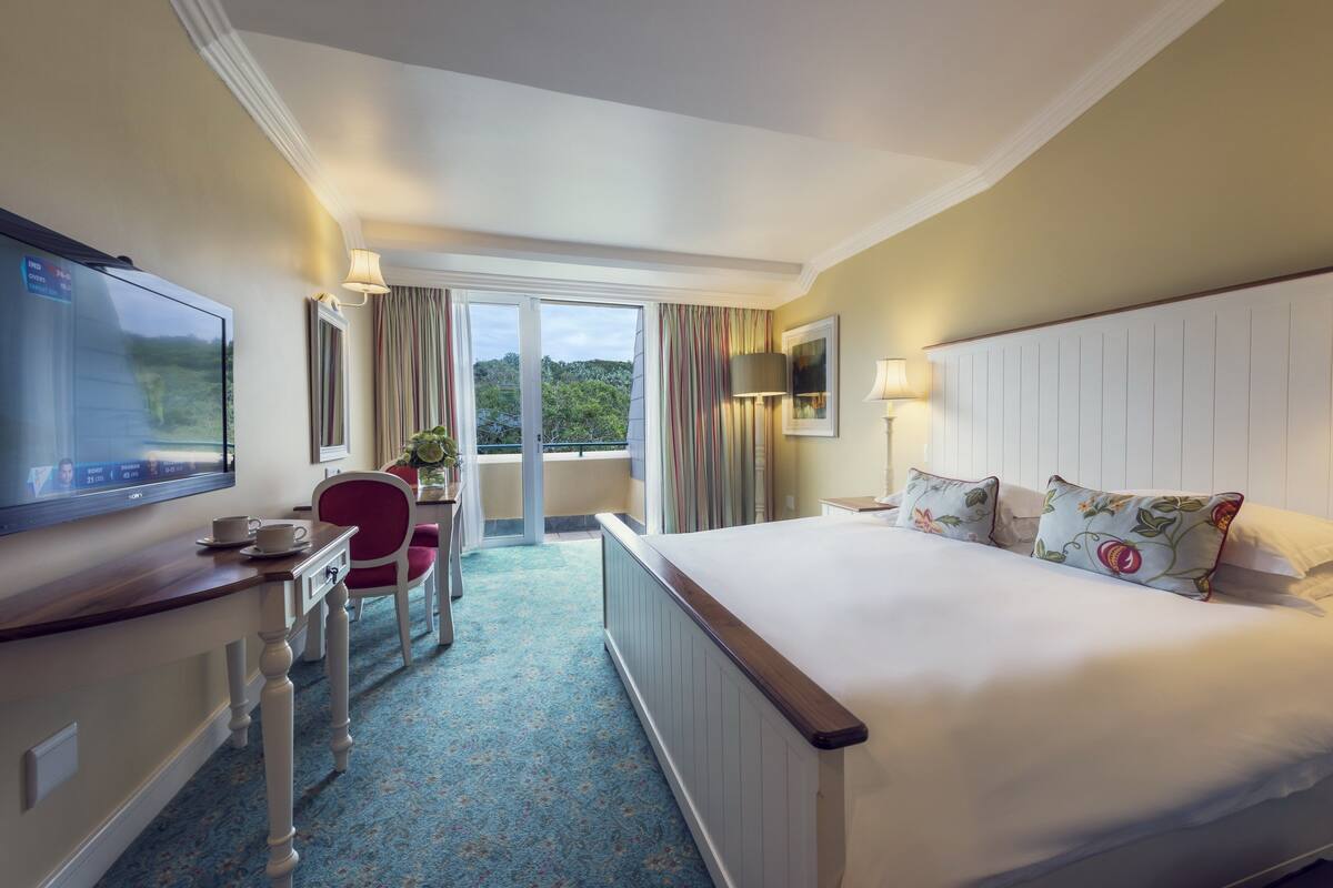 Garden Facing Luxury King Room | Minibar, in-room safe, desk, cribs (free)