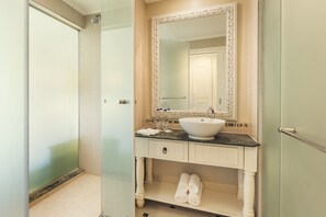 Separate bathtub and shower, free toiletries, hair dryer, towels