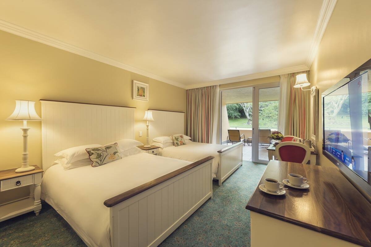 Luxury Twin Room | Minibar, in-room safe, desk, cribs (free)