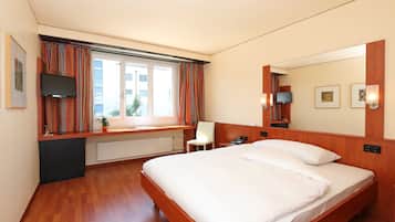 1 bedroom, hypo-allergenic bedding, minibar, in-room safe