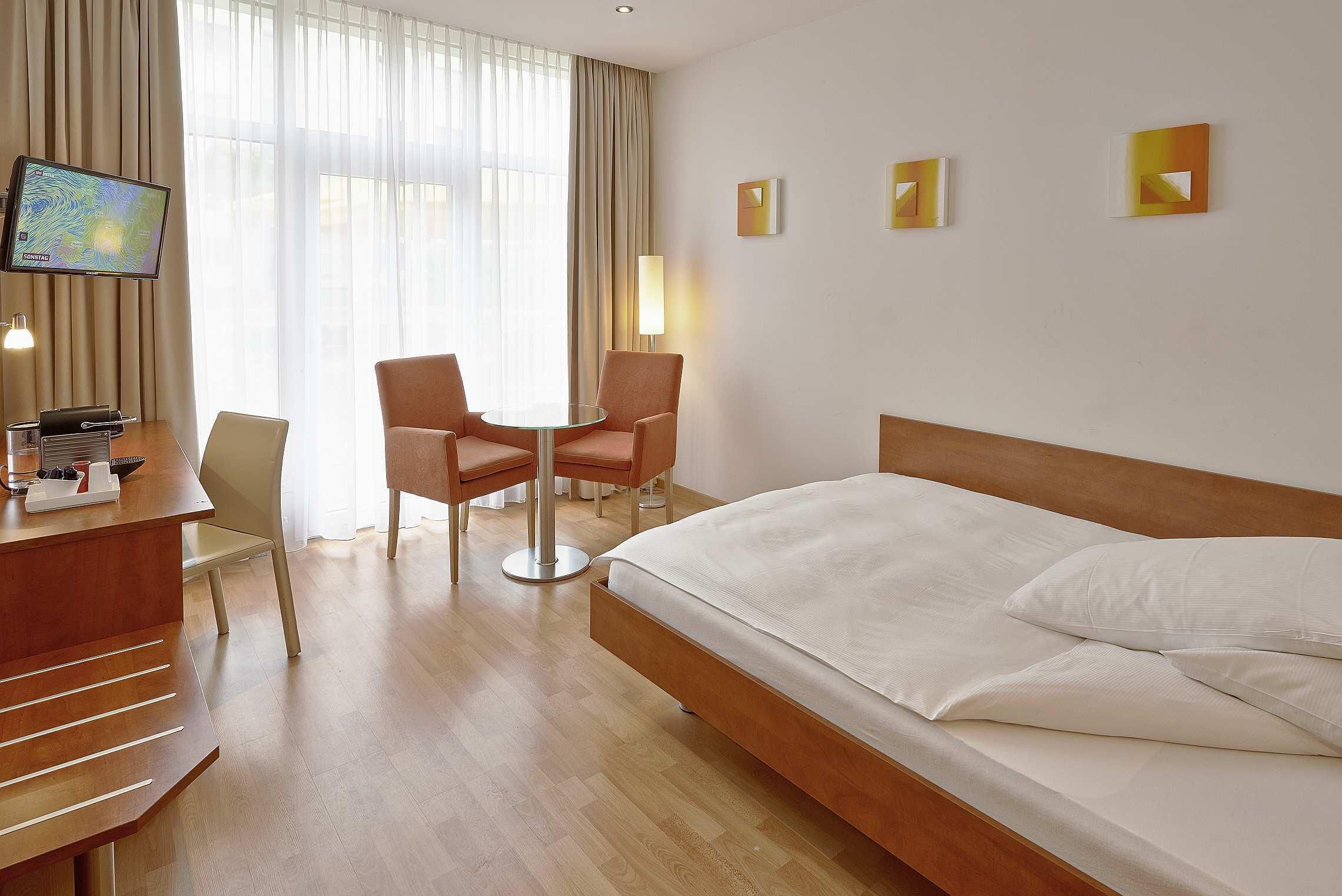 Standard-Doppelzimmer | Allergikerbettwaren, Minibar, Zimmersafe, Schreibtisch