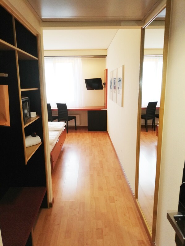 1 bedroom, hypo-allergenic bedding, minibar, in-room safe
