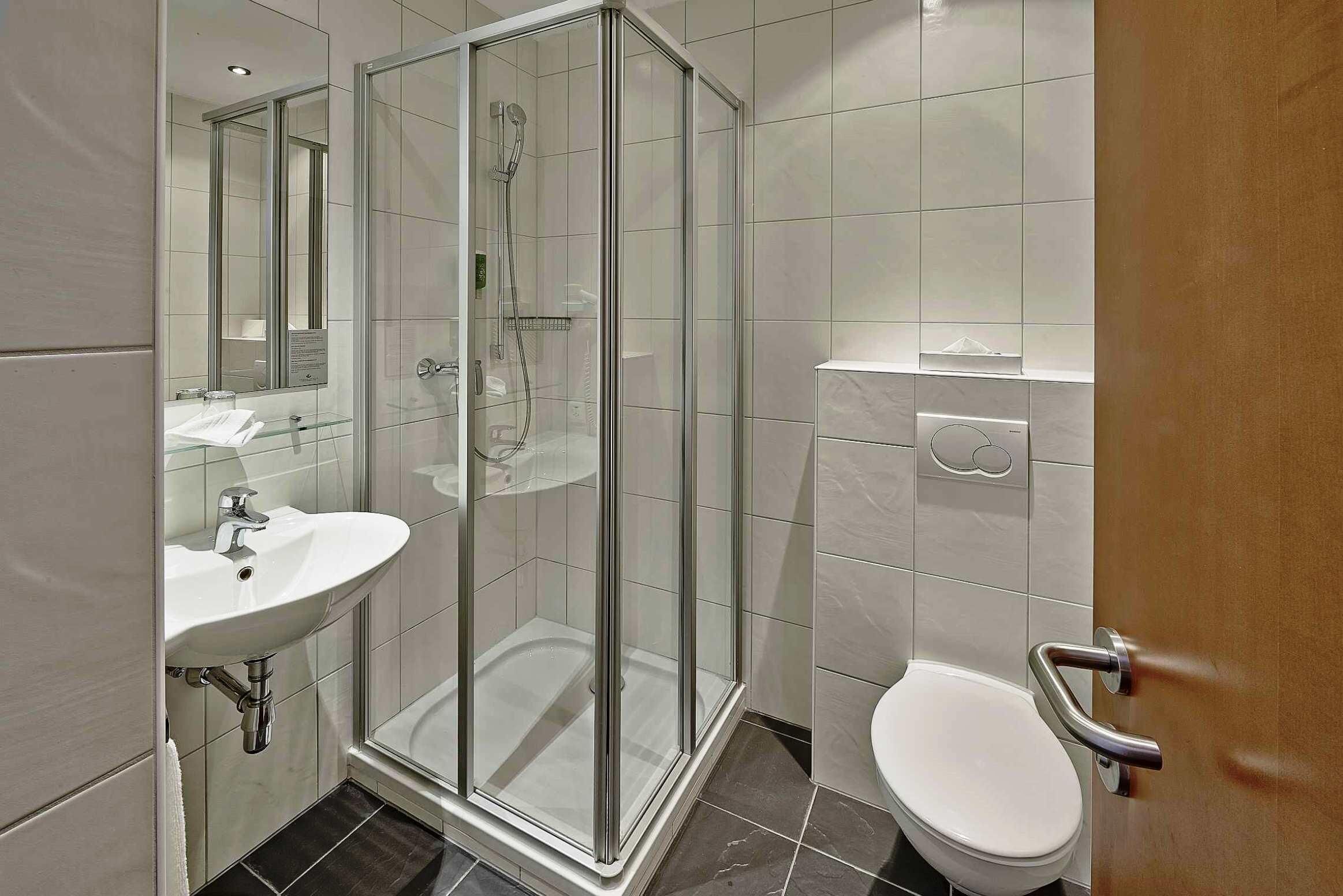 Standard Twin Room | Bathroom