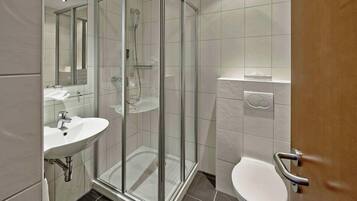 Standard Twin Room | Bathroom
