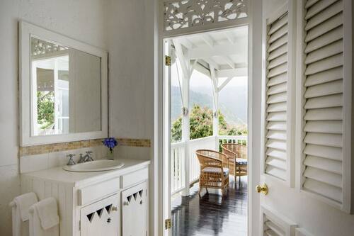 Villa, 2 chambres | Salle de bain | Sèche-cheveux, peignoirs, chaussons, serviettes fournies