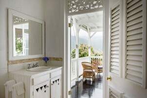 Villa, 2 Bedrooms | Bathroom | Slippers, towels