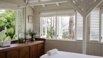 Massage đá nóng, massage mô sâu, massage thể thao, dịch vụ massage