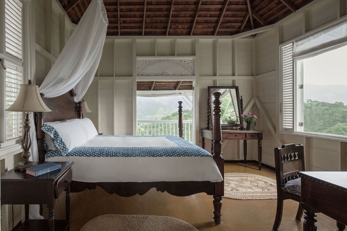 2 bedrooms, premium bedding, free WiFi