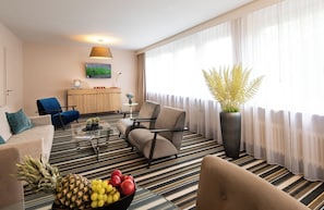 Minibar, individually decorated, desk, blackout drapes