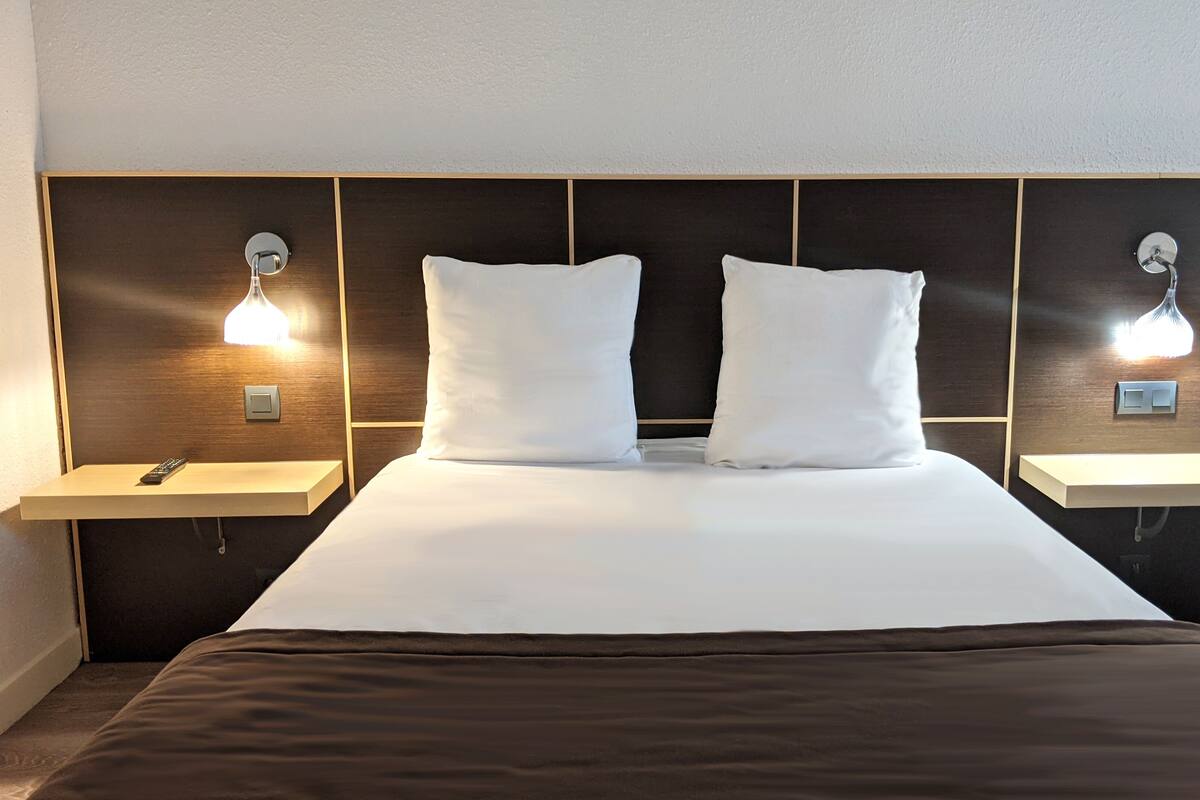 In-room safe, desk, laptop workspace, soundproofing