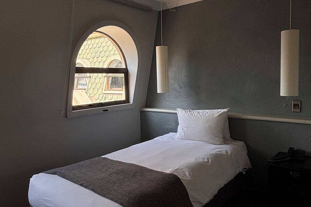 Basic Single Room | 1 bedroom, in-room safe, desk, laptop workspace