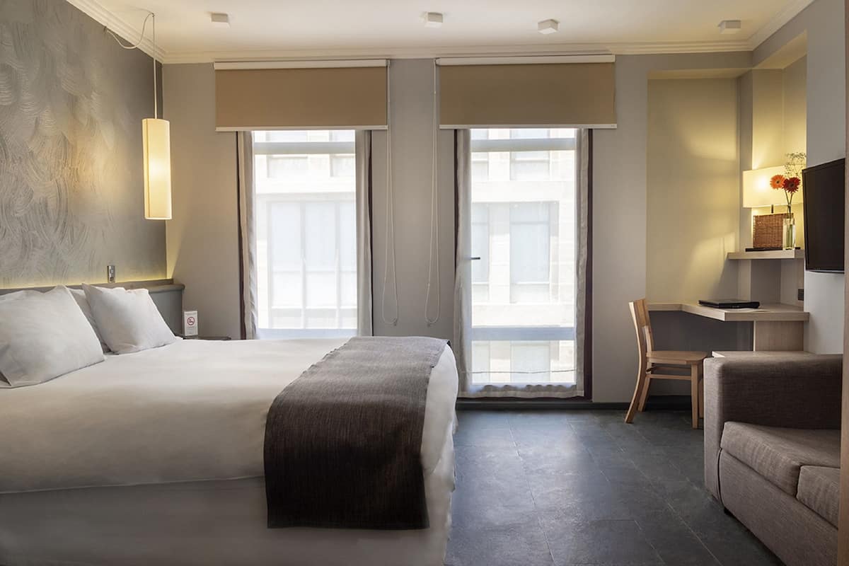 Couette en duvet d'oie, coffres-forts dans les chambres, bureau