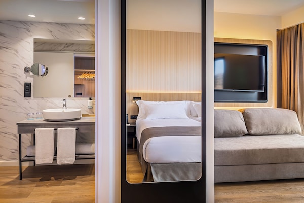 Premium bedding, minibar, in-room safe, individually furnished
