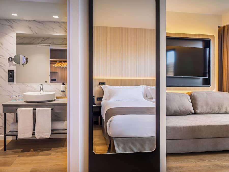 Premium bedding, minibar, in-room safe, individually furnished