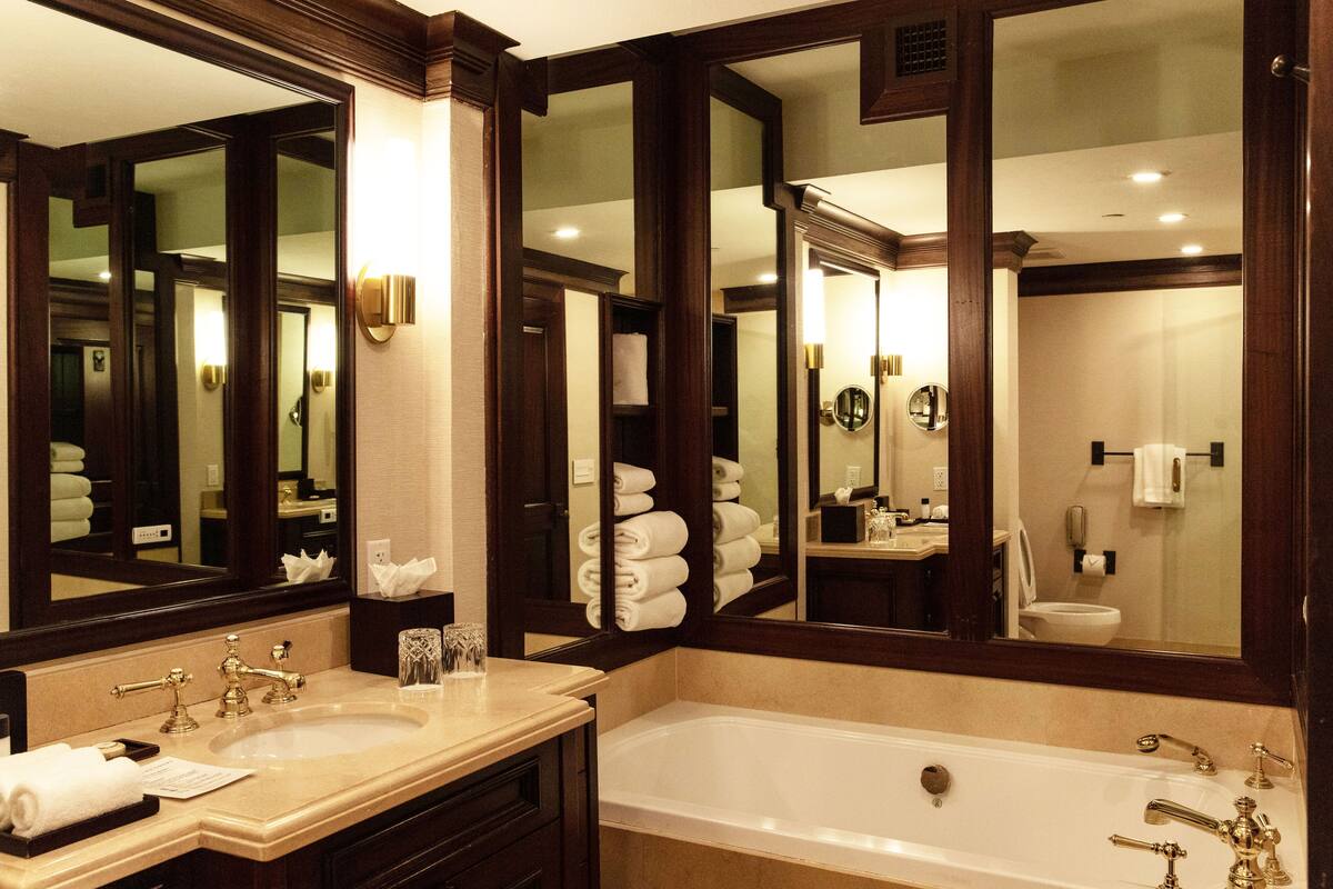 separate bathtub and shower, jetted bath, designer toiletries