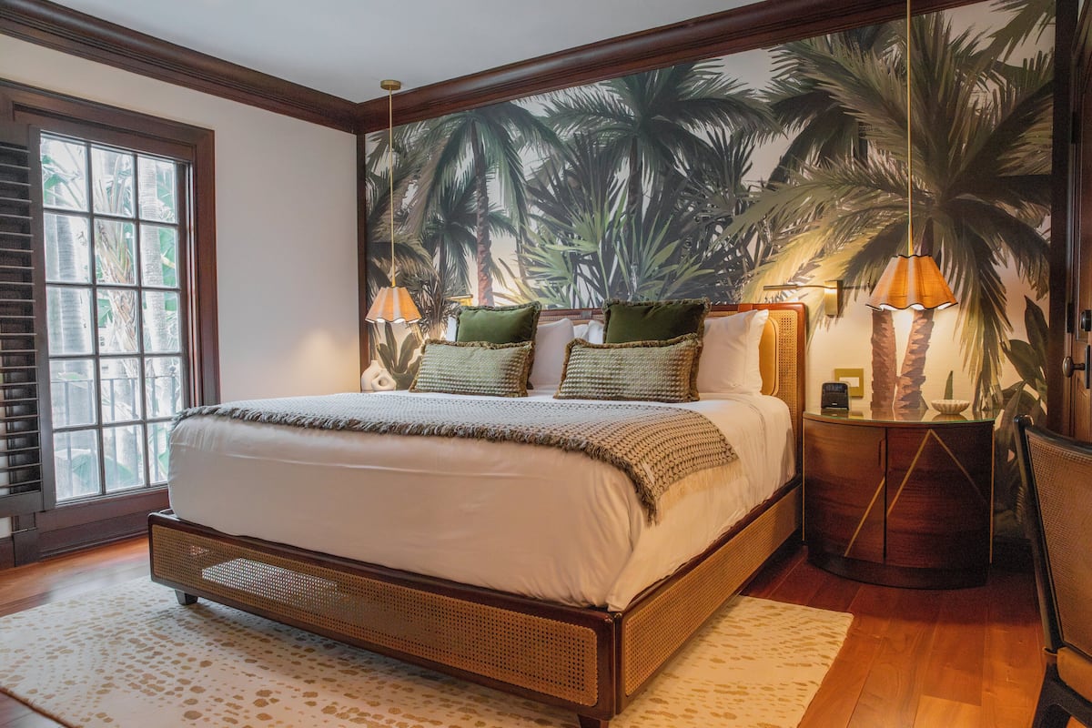 1 bedroom, premium bedding, pillow-top beds, minibar