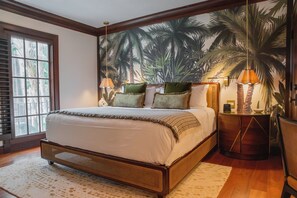 Sengetøy av topp kvalitet, senger med overmadrass og minibar