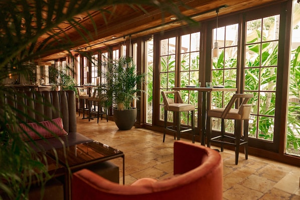 Lounge - The Brazilian Court Hotel (Palm Beach)