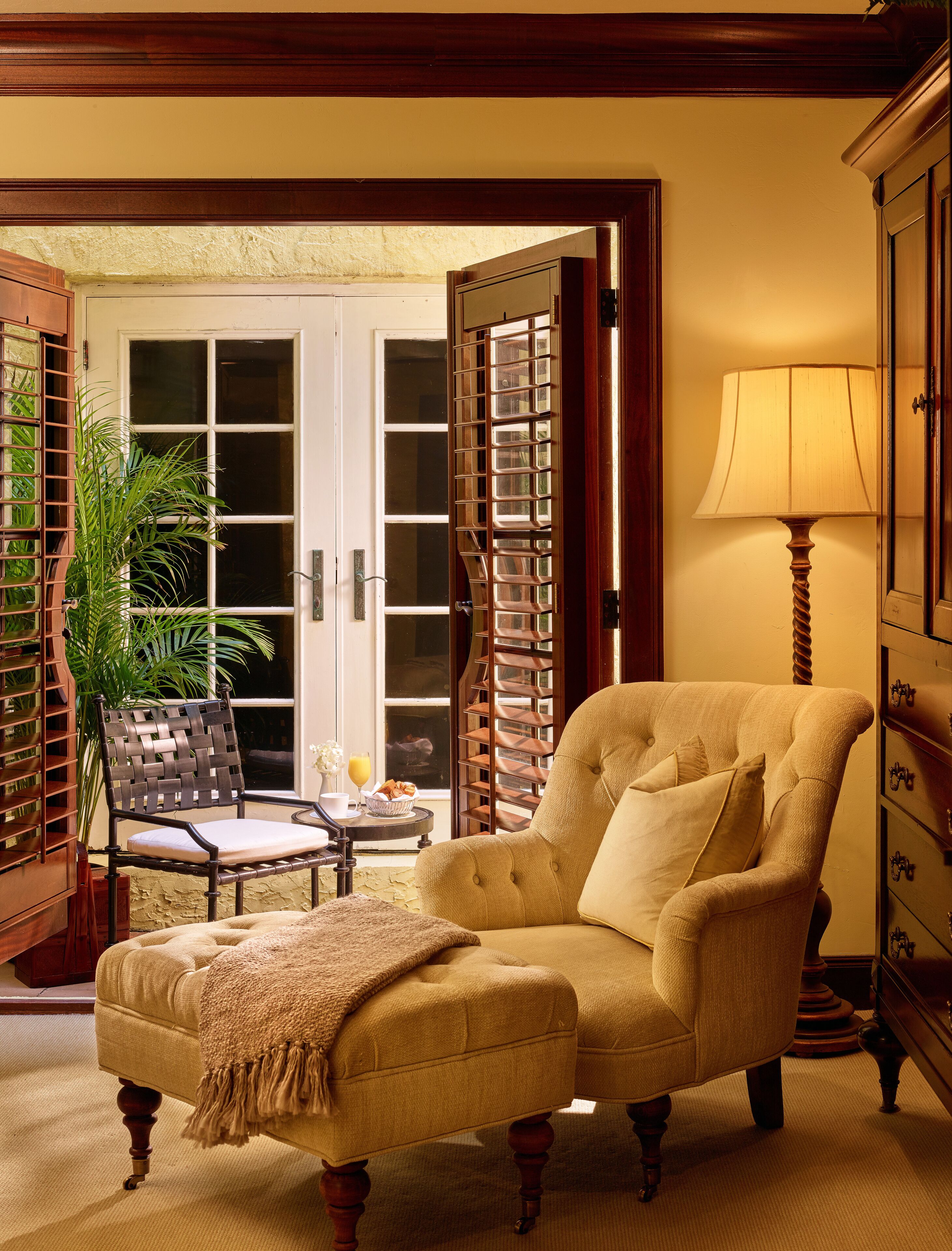 traditional suite, 1 bedroom | living area | lcd tv, dvd player, ipod dock