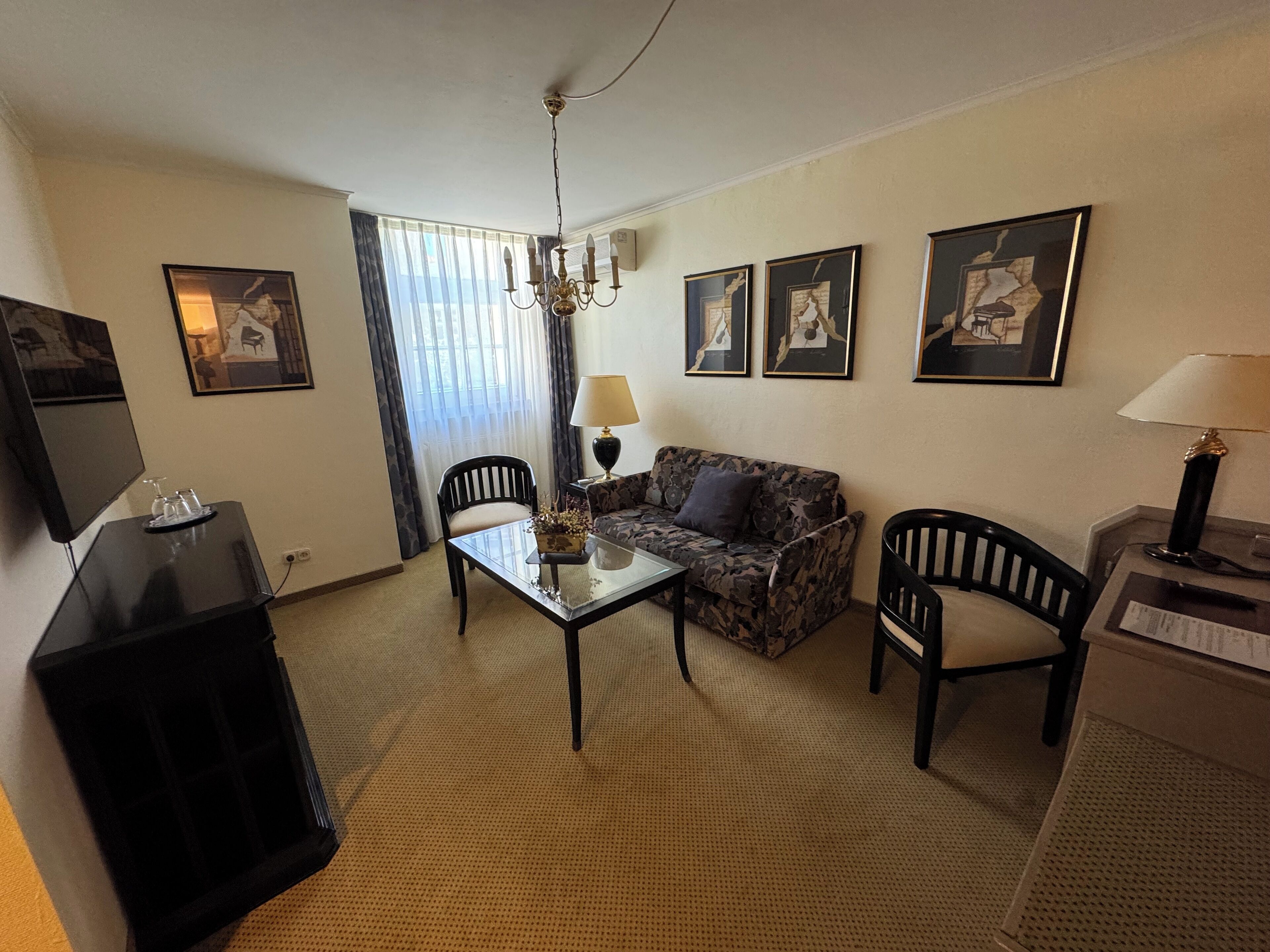 junior suite | premium bedding, select comfort beds, minibar, in-room safe