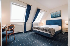 Comfort-dobbeltværelse | Premium-sengetøj, Select Comfort-senge, minibar, pengeskab på værelset
