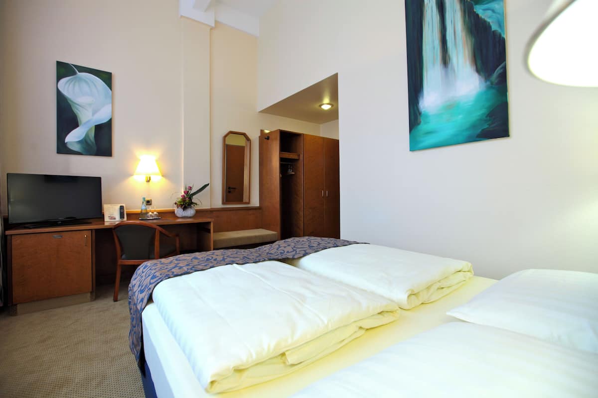 Standard Double Room | 1 bedroom, premium bedding, Select Comfort beds, minibar