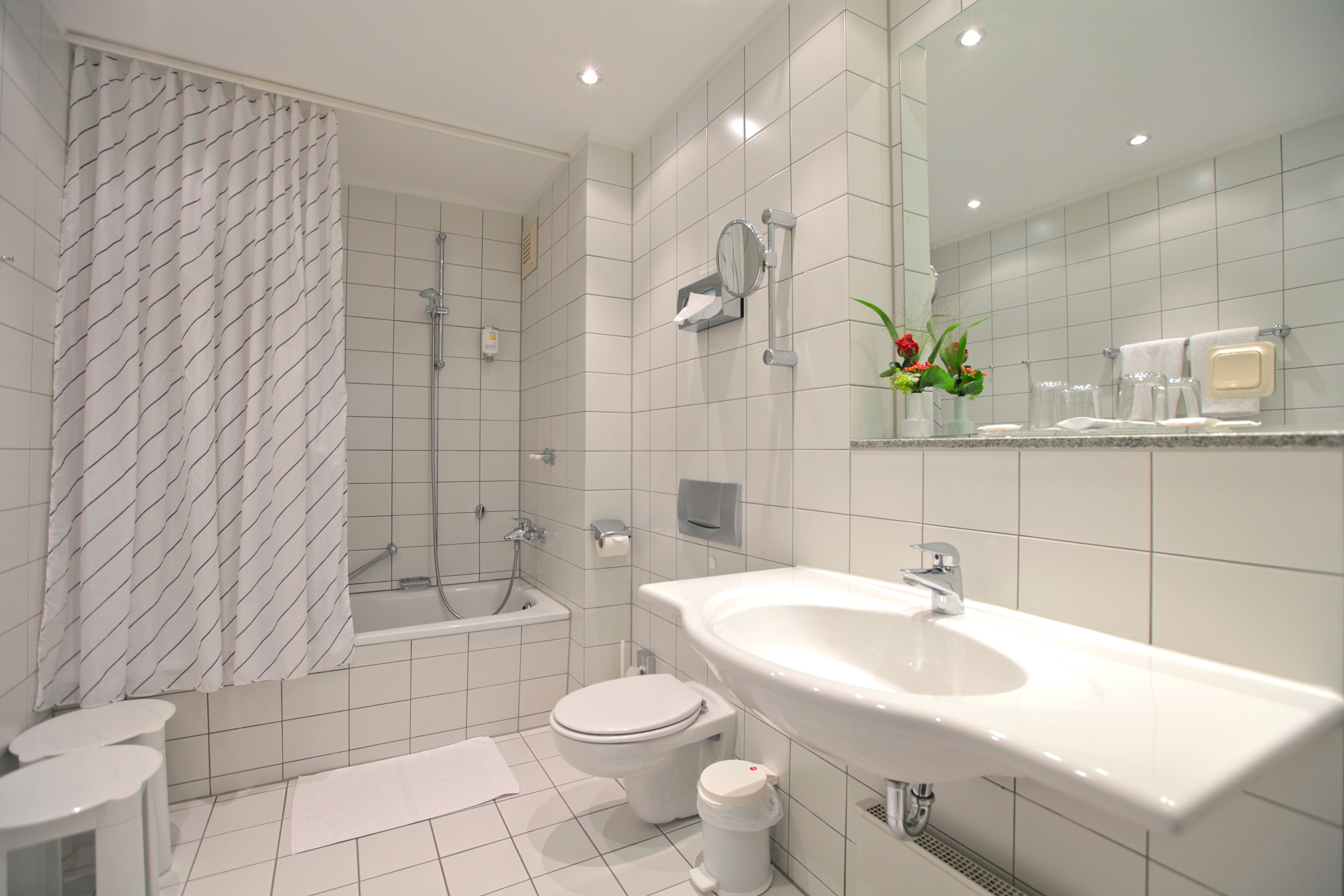 junior suite | bathroom | free toiletries, hair dryer, towels, soap