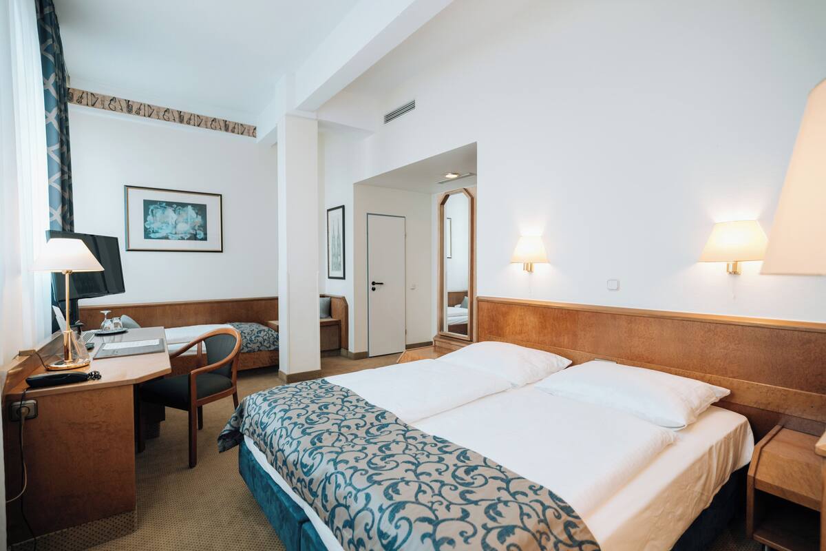 Comfort Triple Room | Premium bedding, Select Comfort beds, minibar, in-room safe