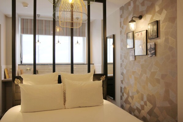 Standard Studio, 1 Queen Bed, Non Smoking, Kitchen | Premium bedding, pillow-top beds, in-room safe, desk - Hôtel Littéraire Marcel Aymé, BW Premier Collection (Paris)