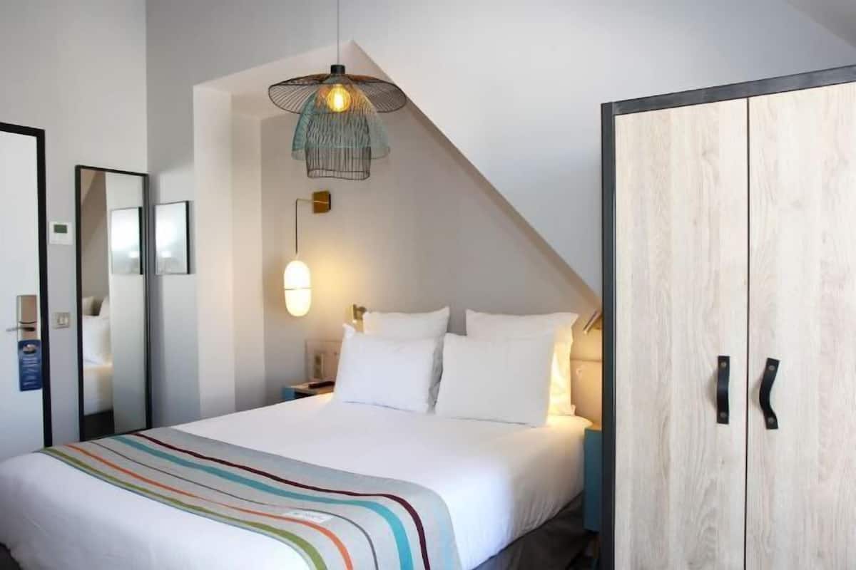 Luxe beddengoed, pillowtop-bedden, een kluis op de kamer, een bureau