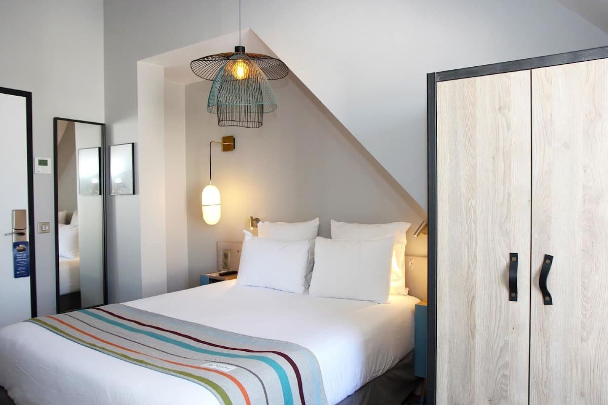 Premium bedding, pillowtop beds, in-room safe, desk