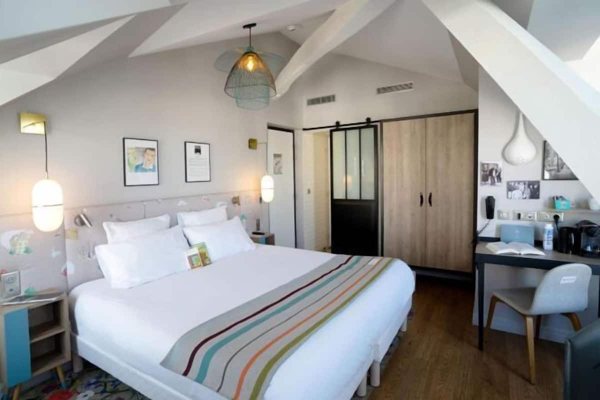 Luxe beddengoed, pillowtop-bedden, een kluis op de kamer, een bureau