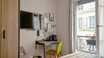 Deluxe Room, Multiple Beds, Non Smoking | Premium bedding, pillow-top beds, in-room safe, desk