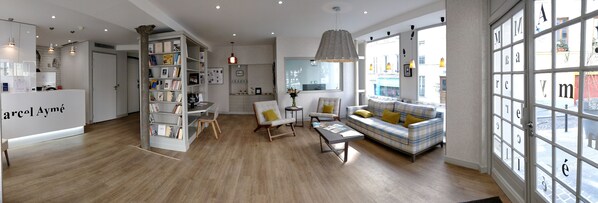 Lobby sitting area - Hôtel Littéraire Marcel Aymé, BW Premier Collection (Paris)