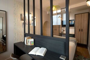 Standard Studio, 1 Queen Bed, Non Smoking, Kitchen | Premium bedding, pillowtop beds, in-room safe, desk