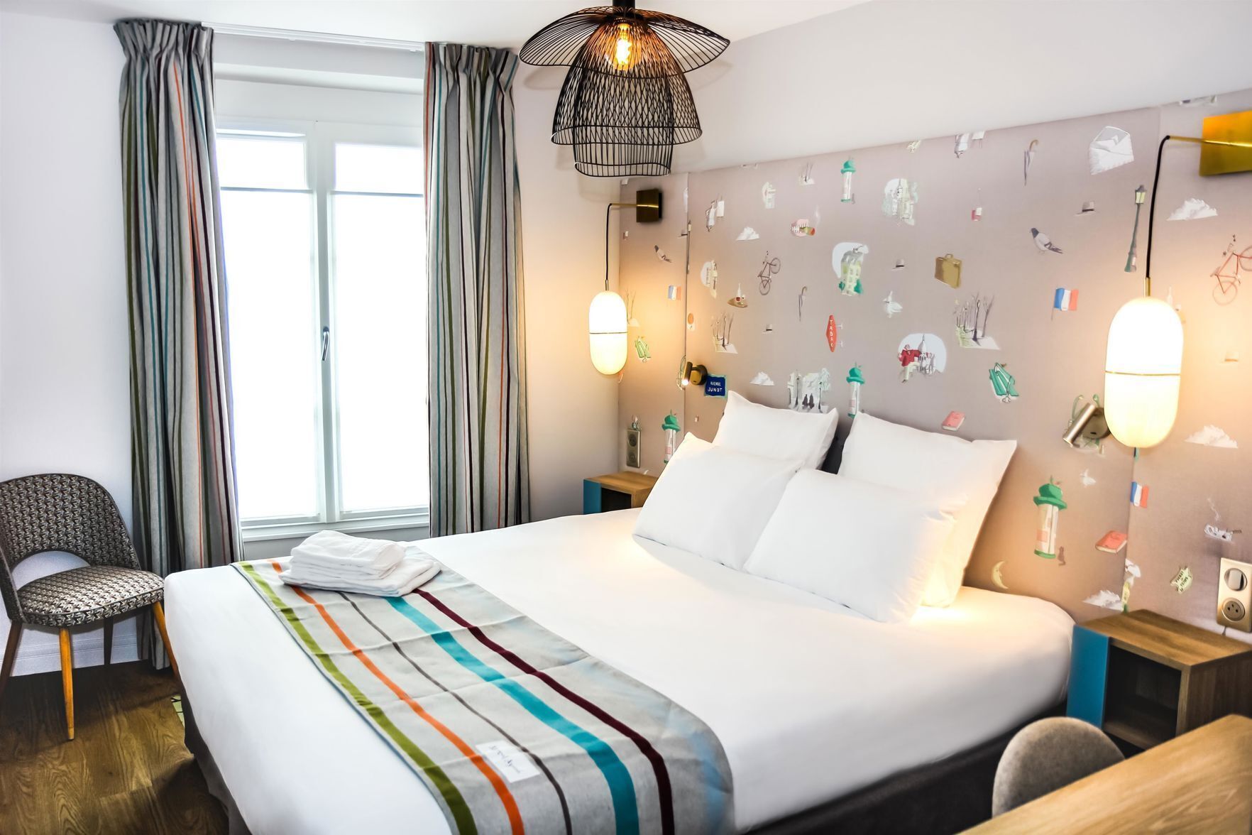 Luxe beddengoed, pillowtop-bedden, een kluis op de kamer, een bureau
