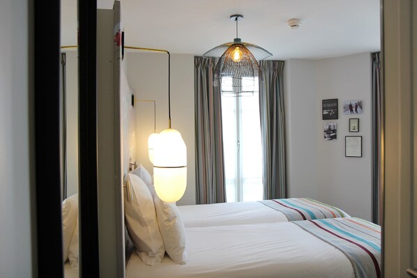 Classic Room, 2 Twin Beds, Non Smoking | Premium bedding, pillowtop beds, in-room safe, desk