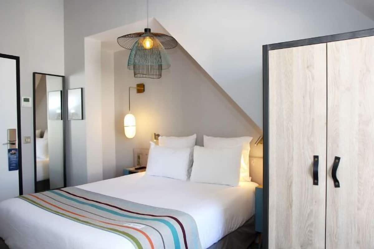 Luxe beddengoed, pillowtop-bedden, een kluis op de kamer, een bureau