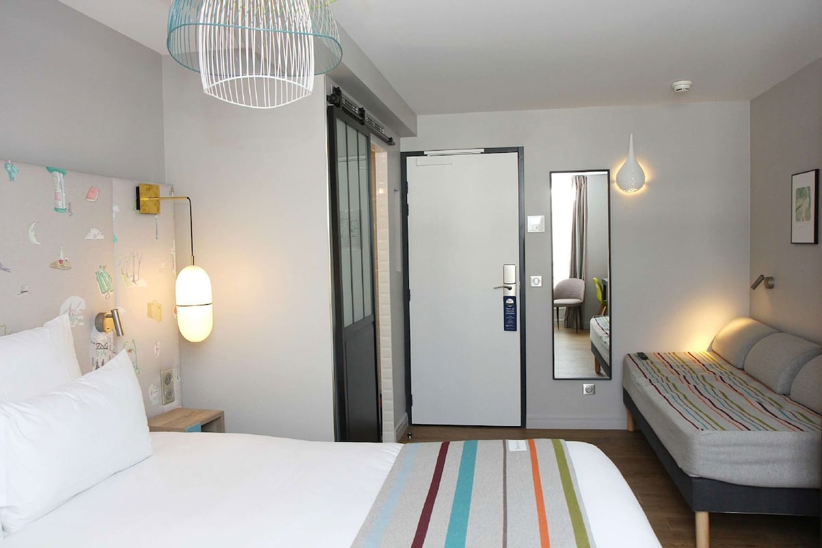 Premium bedding, pillow-top beds, in-room safe, desk