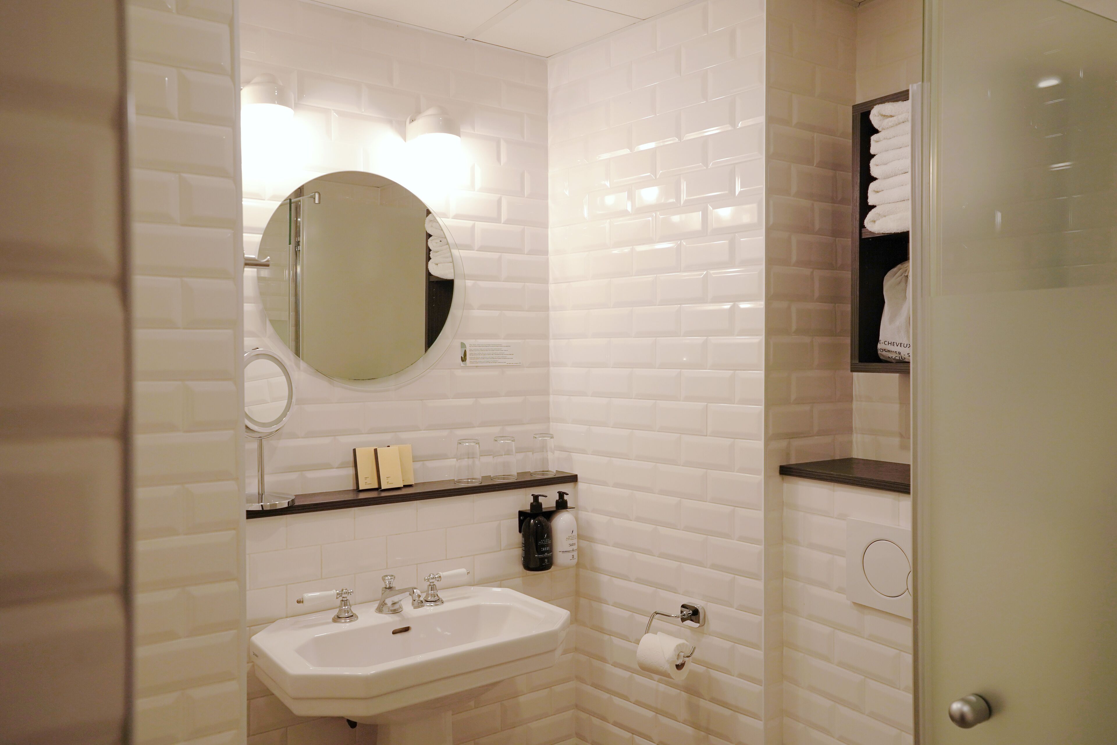 standard apartment, 1 king bed, non smoking, kitchen | premium bedding, pillow-top beds, in-room safe, desk