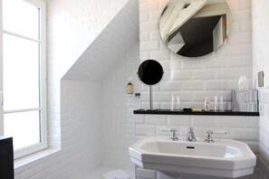 Classic Room, 2 Twin Beds, Non Smoking | Bathroom | Shower, free toiletries, hair dryer, towels - Hôtel Littéraire Marcel Aymé, BW Premier Collection (Paris)